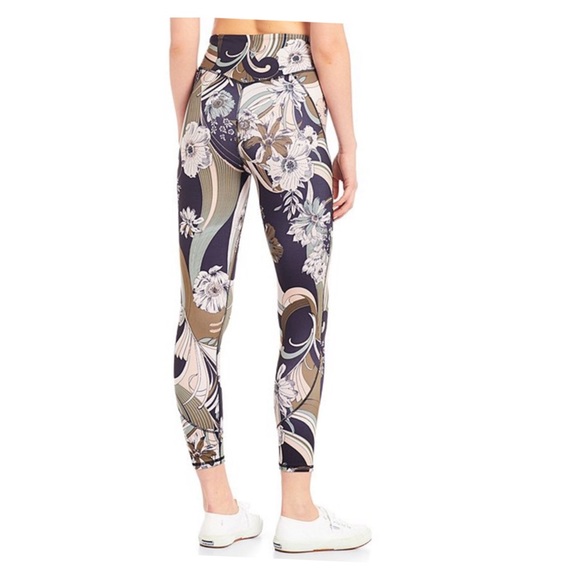 ⭐️Free People Movement Wave Crush Leggings Black Women’s Size Medium - Picture 3 of 8